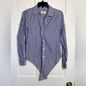 Women’s vineyard vines, blue white, striped shirt, front tie, cotton size 6